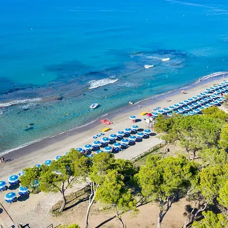 Isa-appartament Charme, 4 Beds, Air Conditioning And Private Outdoor Area In Village With 6 Swimming-pools, Only 1 Km From The Hotel apartamentowy