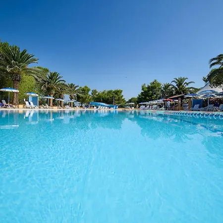 アパートホテル Thr - Isa-appartament Charme, 4 Beds, Air Conditioning And Private Outdoor Area In Village With 6 Swimming-pools, Only 1 Km From The ピオンビーノ